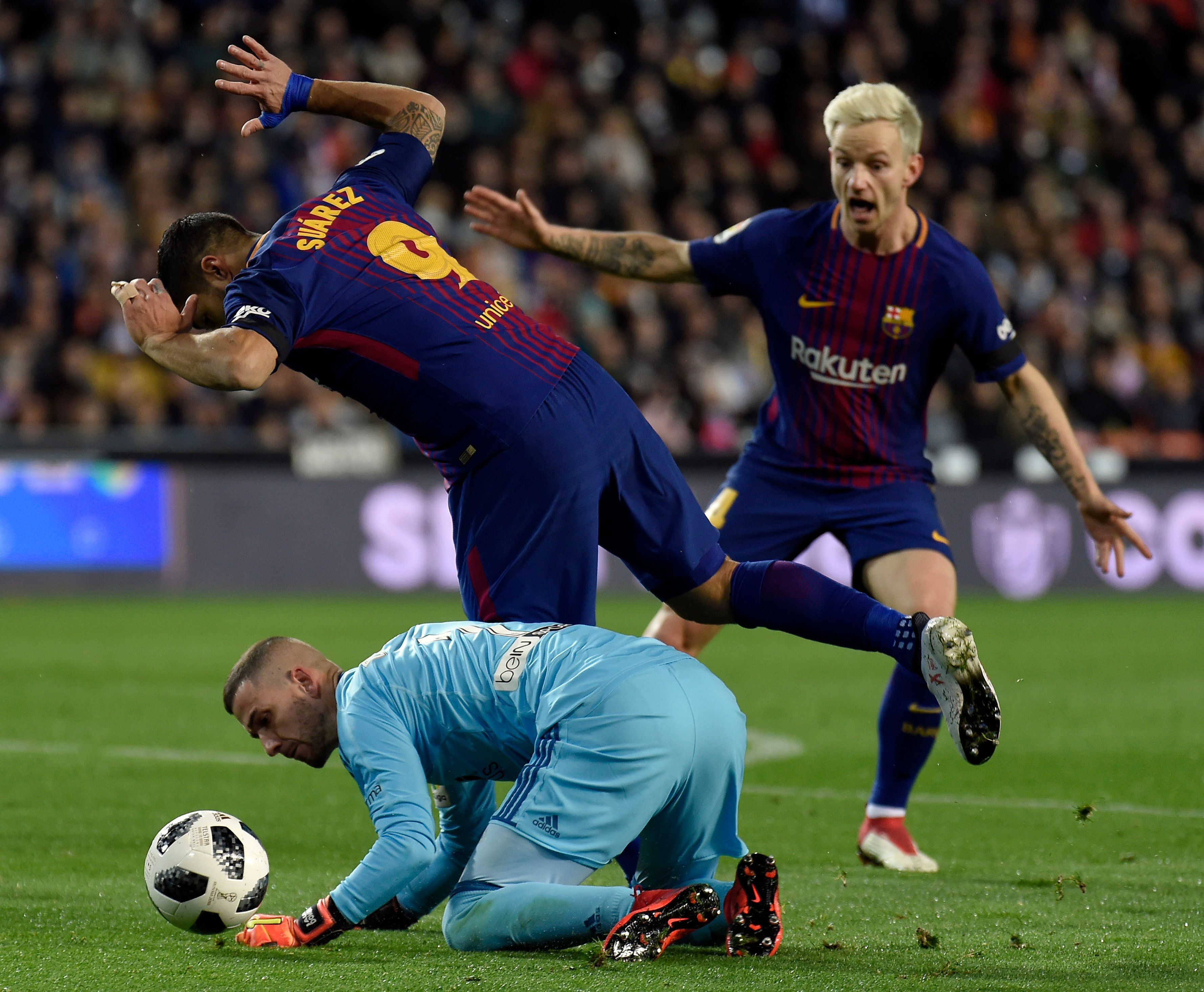 足球锦标赛:巴塞罗那强势晋级 足球锦标赛:巴塞罗那强势晋级