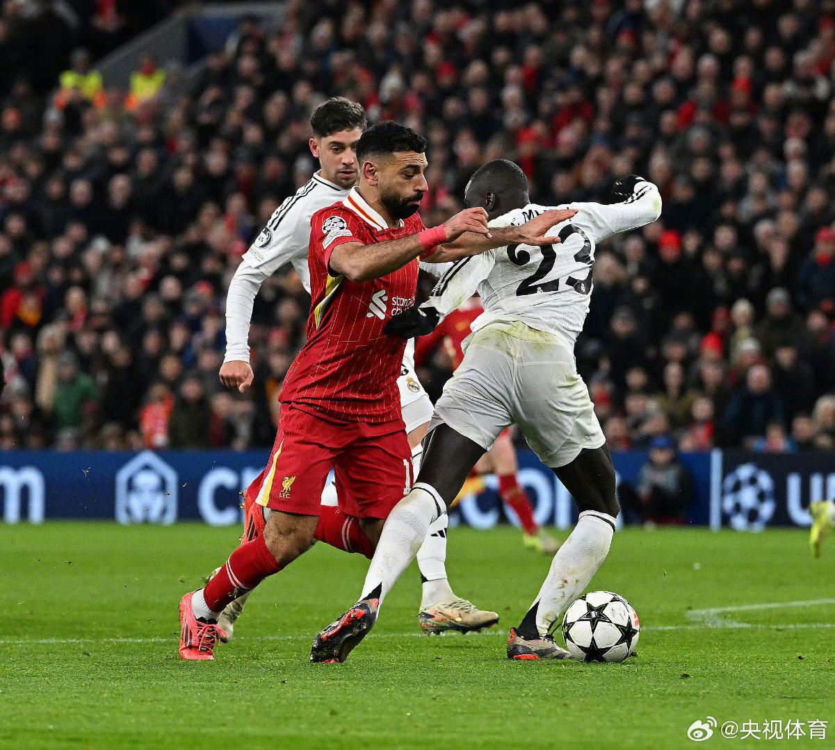 利物浦客场大胜，继续紧追领头羊