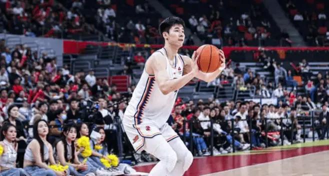 一场场激烈对决，优秀球员耀眼表现抢眼