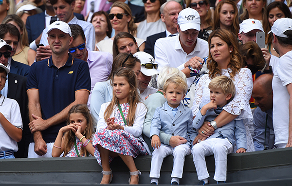 西班牙网球队翻盘法国网球队，费德勒制霸全场