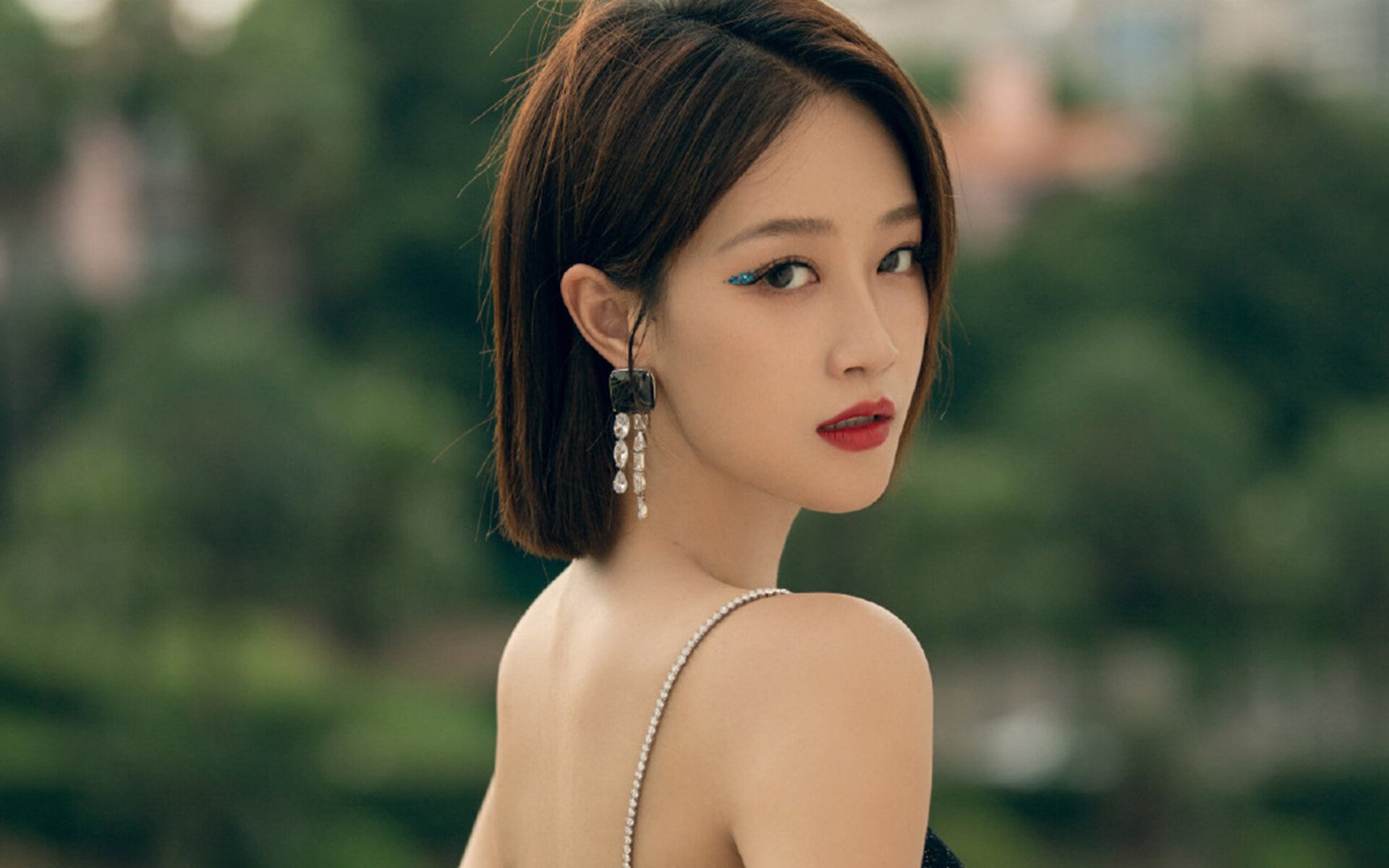 街道狂飙与绿茵对决，当F1引擎轰鸣遇见智利足球荣光